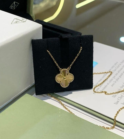 Van Cleef & Arpels Vintage Alhambra Pendant in 18k yellow gold