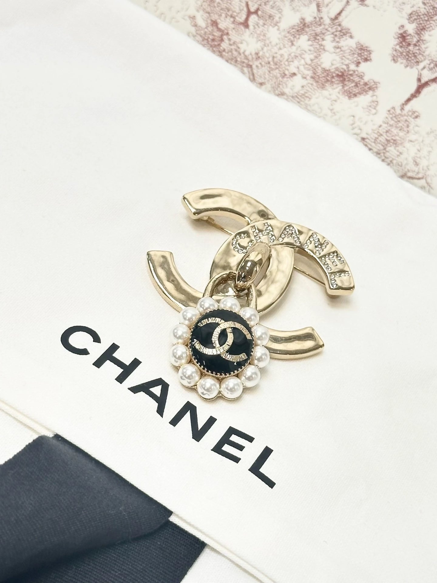 Chanel 21A Gold Double C Brooch