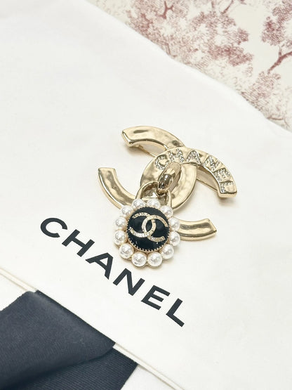 Chanel 21A Gold Double C Brooch