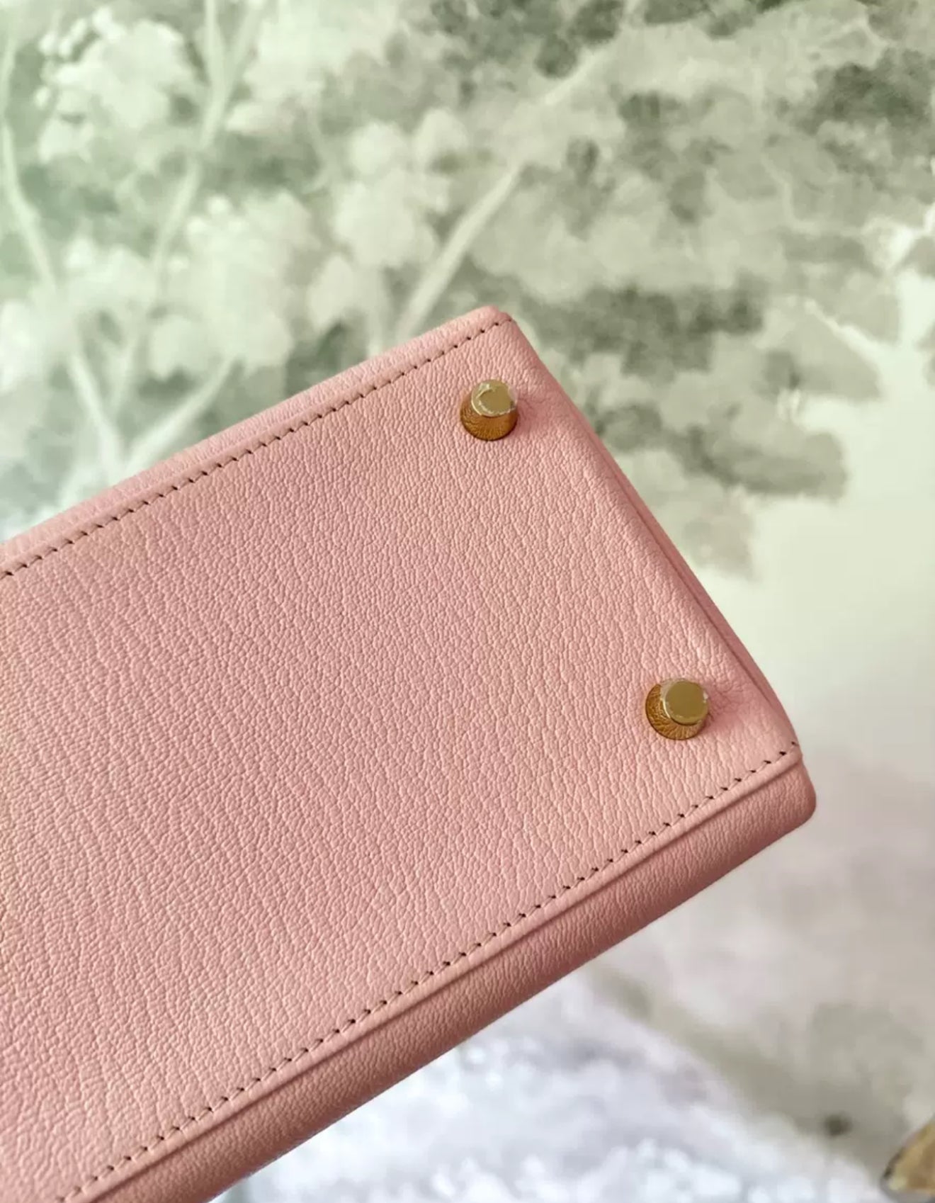 Hermès Kelly 28 Rose Sakura Chèvre Gold Hardware