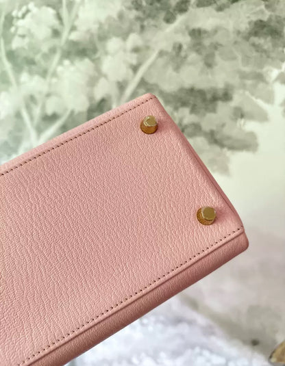 Hermès Kelly 28 Rose Sakura Chèvre Gold Hardware