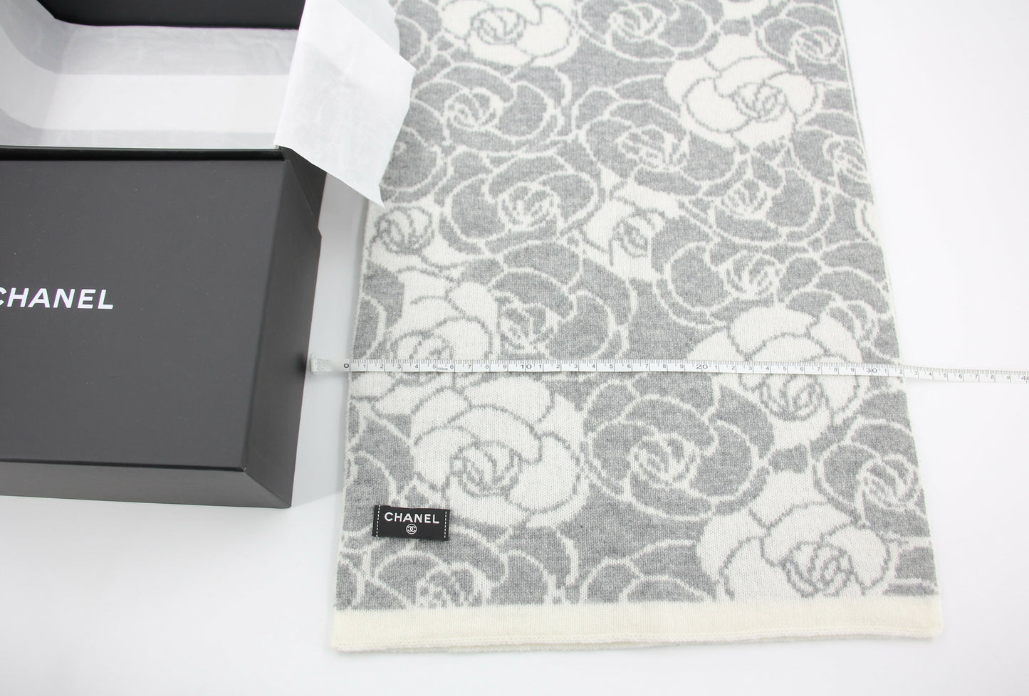 Chanel 23K Cotton Knitted Grey-white Camellia Scarf