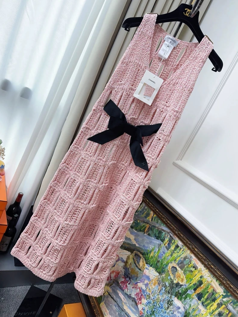 chanel pink knit dress Spring/Summer 2025 in with black bow belt Three Quarter Sleeves Fitted tie belt Color-Navy Blue Size:16.5 / l