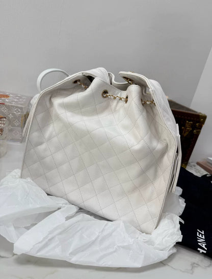 Chanel 25 hobo bag Medium white Lychee Leather gold hardware top handle
