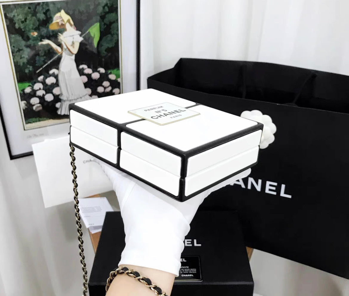Chanel No.5 Perfume Box Minaudiere Clutch Bag 2021 – Wararni.com