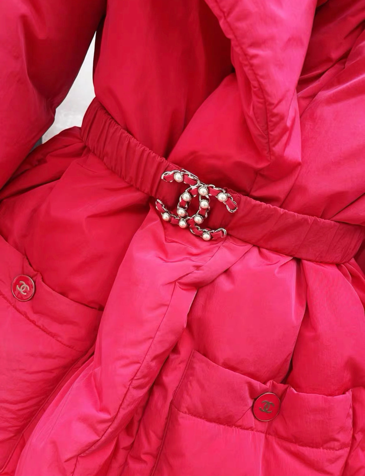 Chanel Fall/Winter 2019/2020 Puffer jacket in Red with belt size 34