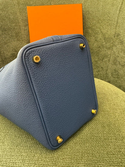 HERMÈS Picotin handbag in Blue Sapphire Clemence leather with Gold hardware