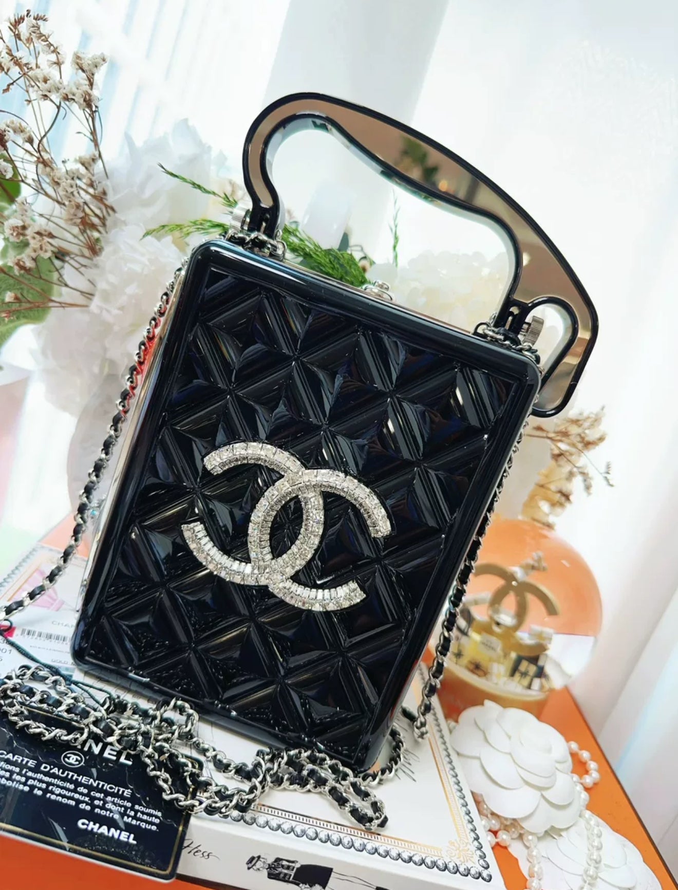 CHANEL 20c show model limited collector's series signal light evening chain bag