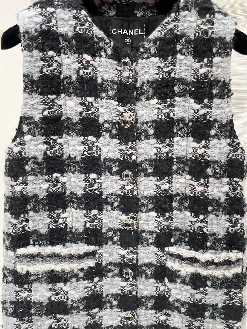 Chanel 25N gray and black tweed vest