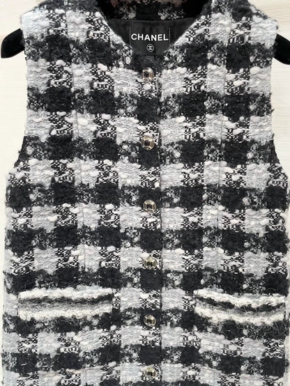 Chanel 25N gray and black tweed vest