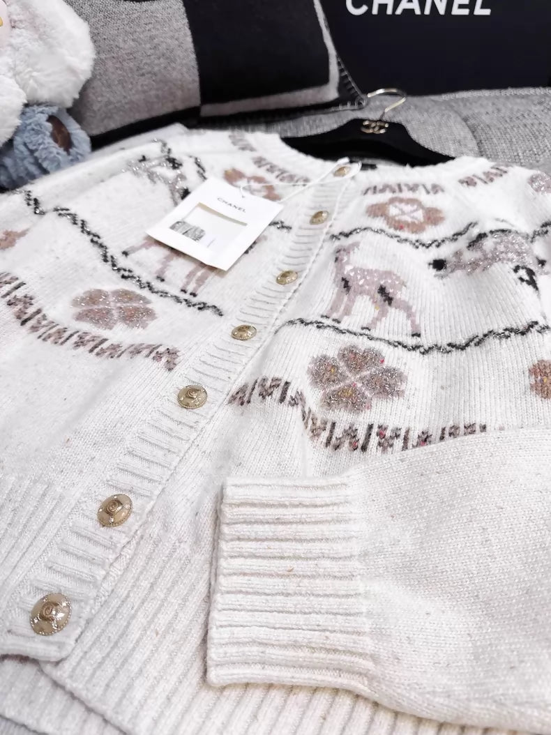 Chanel 25N beige cashmere cardigan with reindeer and four-leaf clover