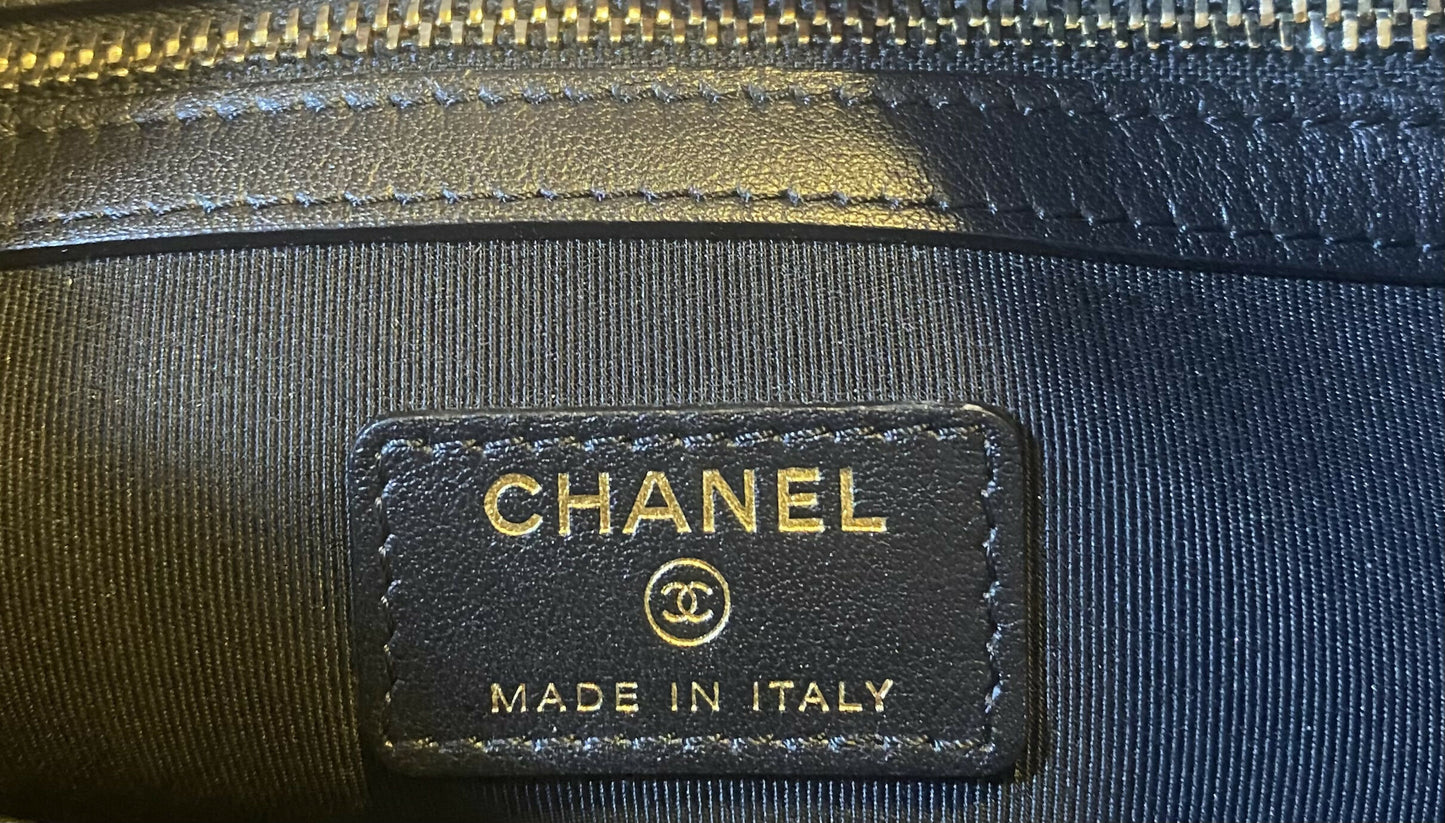 Chanel 19A Paris New York Egyptian Croc Embossed Graffiti Medium O Case Clutch