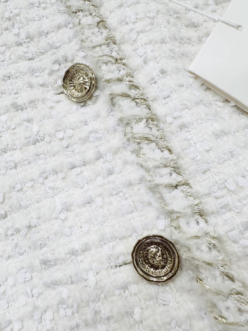 Chanel 25A Métiers d'Art white tweed jacket