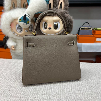 Hermès Kelly 28 in Gris Elephant Togo leather with brushed gold hardware