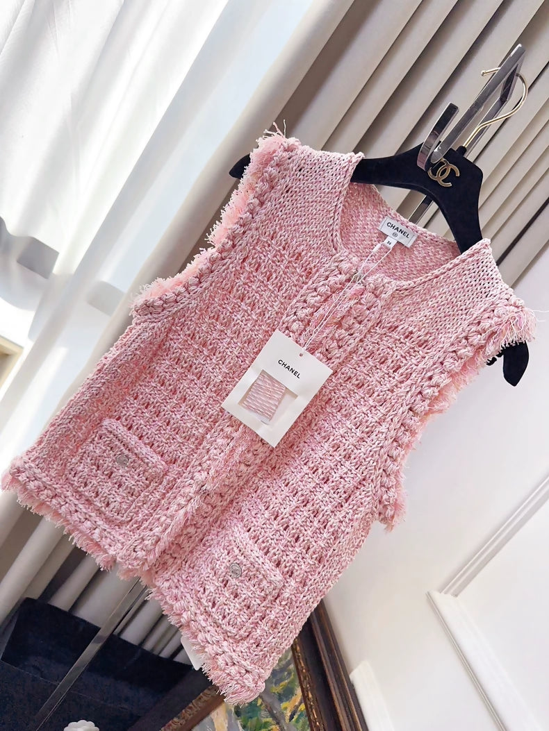 Chanel 25S pink knitted sleeveless vest
