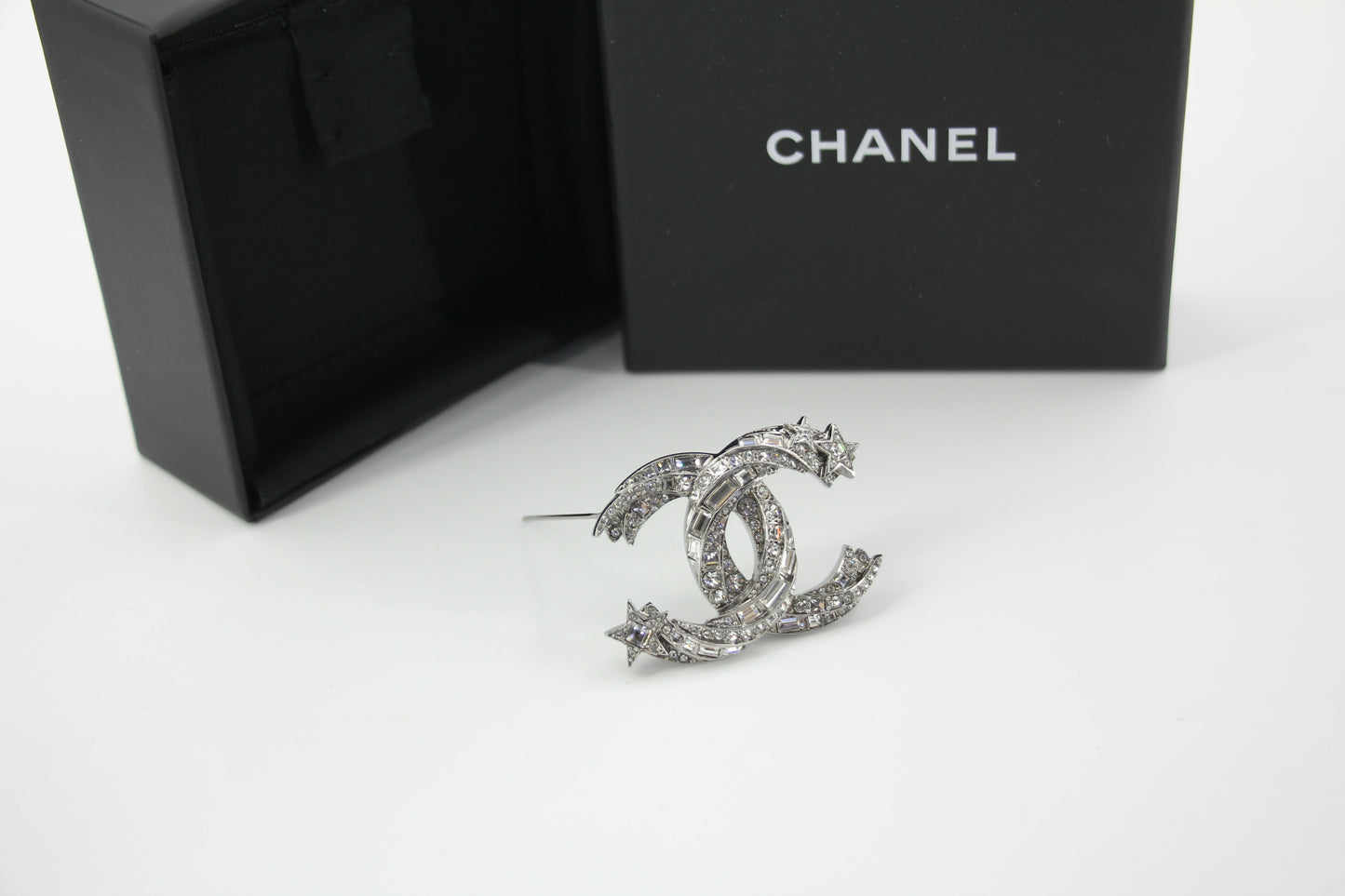 Chanel C21S Rhinestone Metallic Silver Star Twisted Brooch