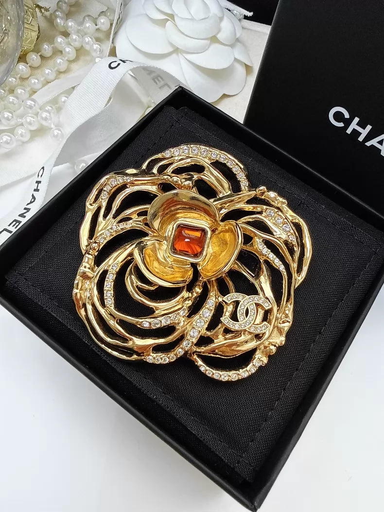 希少✨CHANEL Camellia Vintage Gold Brooch Chanel 24S Gold Camellia Glass Flower Brooch – Wararni.com