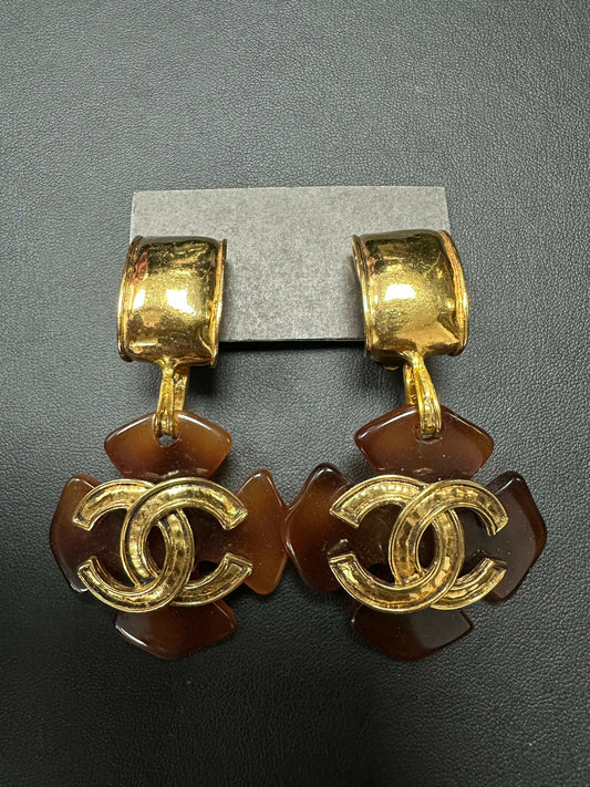 Chanel Vintage 1994 Tortoiseshell Brown Gold Plated Large CC Dangle Clip-on Earrings