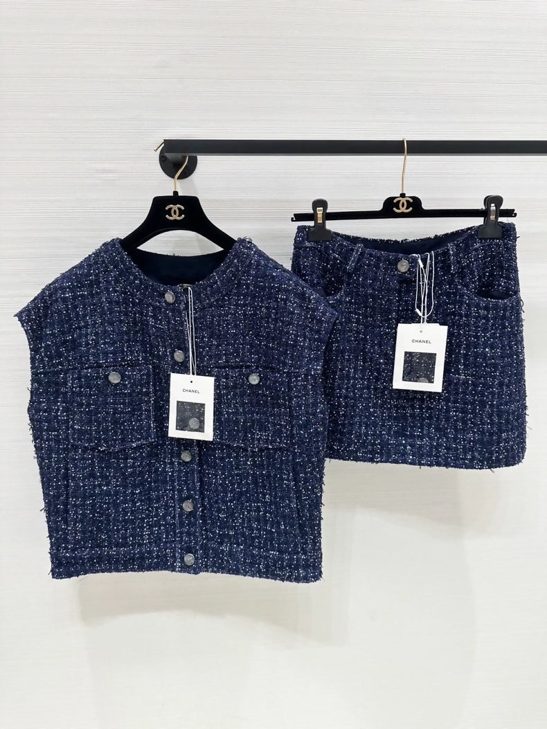 Chanel 25P navy blue sequined tweed  vest & Skirt