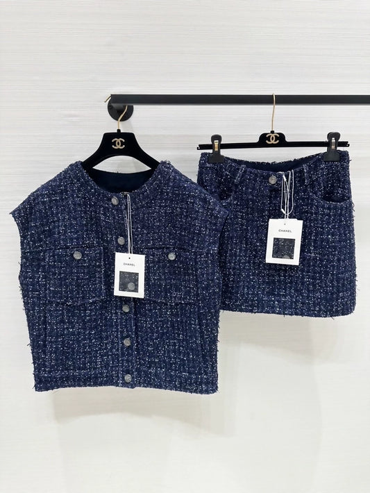 Chanel 25P navy blue sequined tweed  vest & Skirt