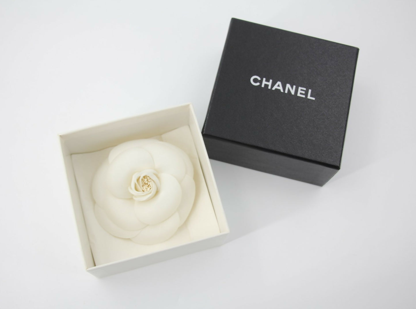 Chanel Vintage 81-85 White Silk Camellia Brooch