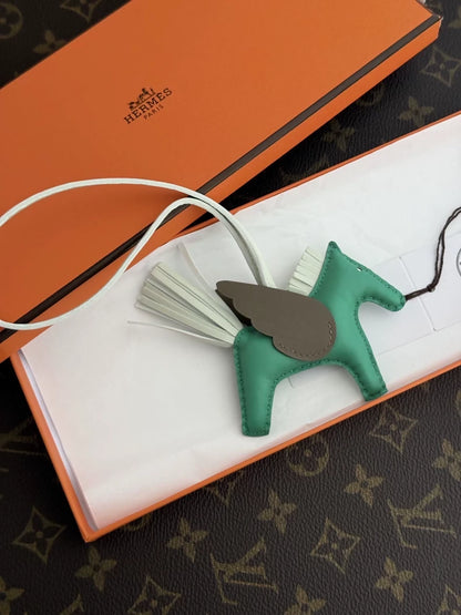Hermes Rodeo charm Pegasus PM Menthe/Vert fizz/Etoupe grey Agneau/Swift leather