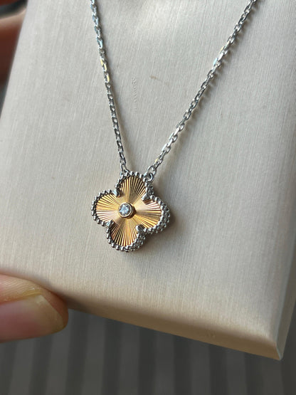 Van Cleef 
Arpels Holiday Pendant 2024