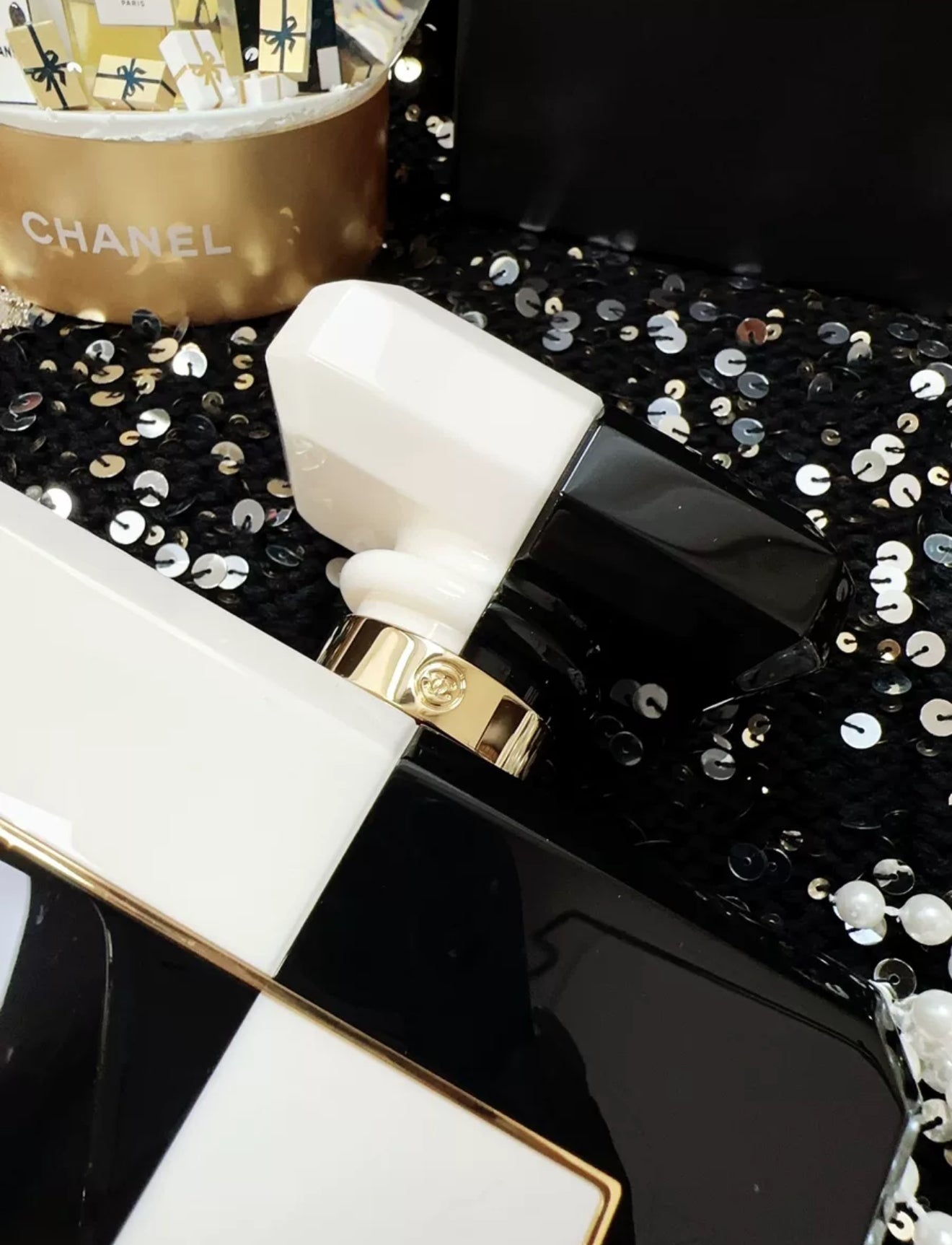 Chanel 20k Black and White Acrylic Perfume Bottle clutch Bag