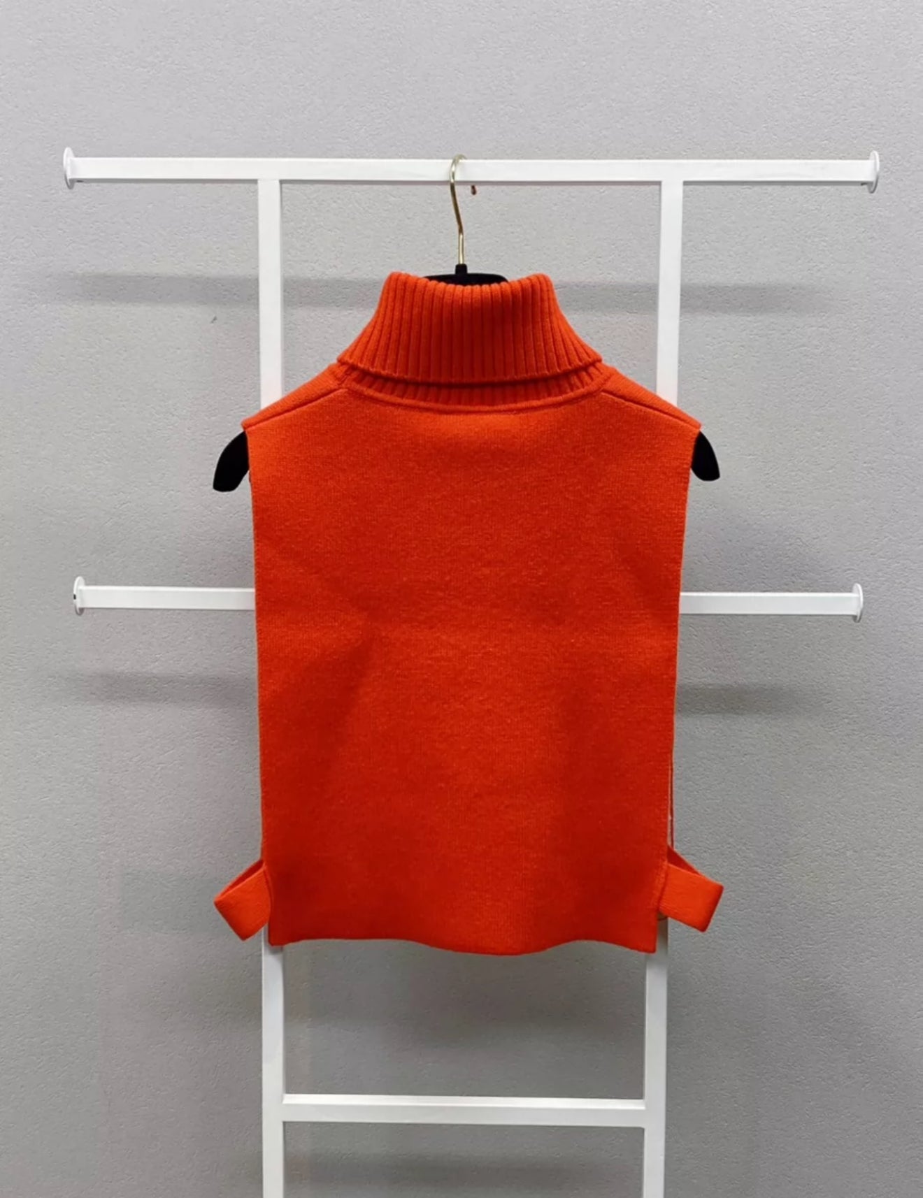 Chanel 21k red turtleneck top