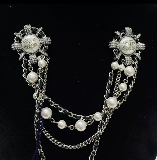 Chanel 21A Double chain brooch