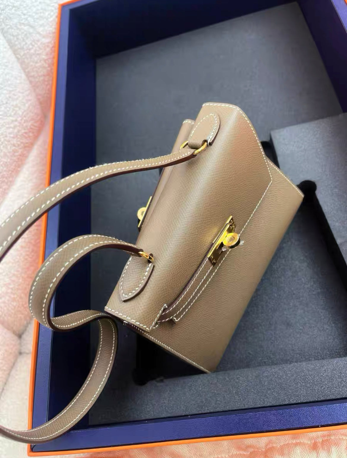 Hermes Limited Edition en Desordre Mini Kelly 20 Bag Sellier Etoupe Epsom Leather with Gold Hardware brand new stamp W