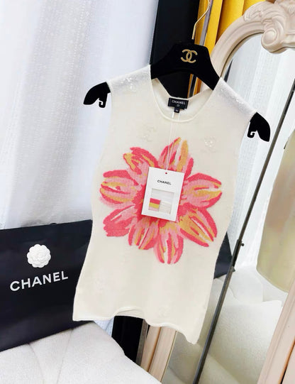 Chanel 24S white, light pink and yellow cashmere & sequins top size 34