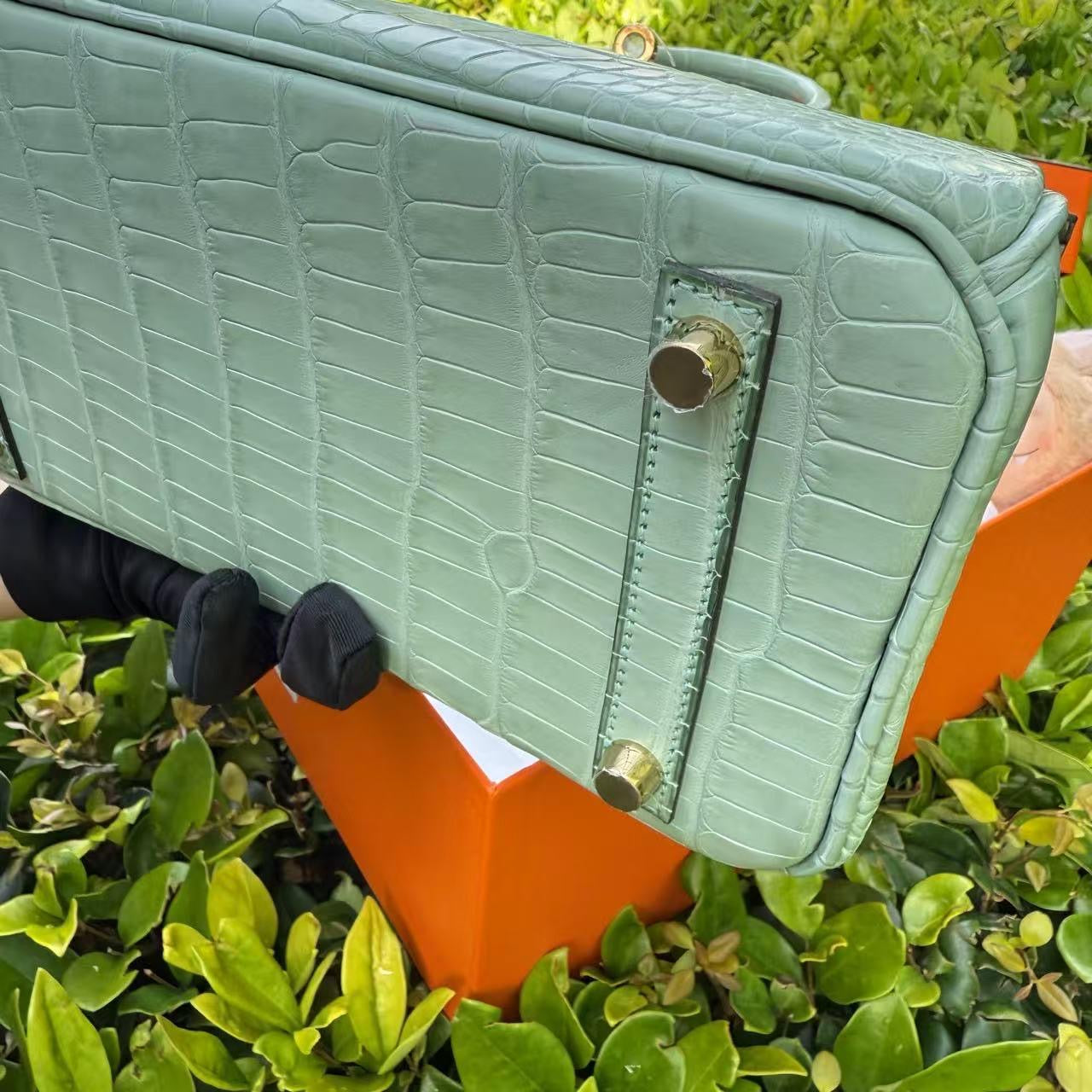 Hermès Birkin 25 Green Vert d'eau Crocodile Leather Gold Hardware