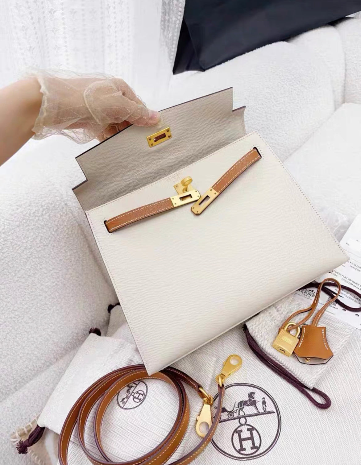 Hermès Kelly 25 Special Order (HSS) Bi-Color Nata and Gold Epsom Sellier Brushed Gold Hardware