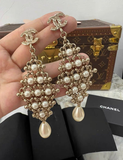 Chanel pearls earrings