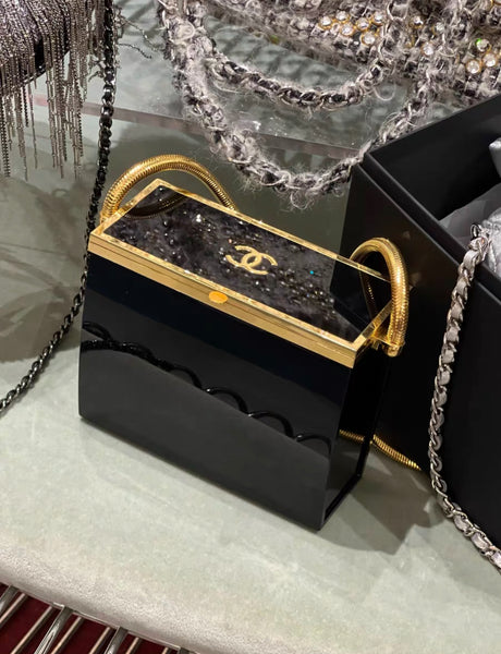 Chanel ケース 8766A4A1-BADC-4C60-AA1D-