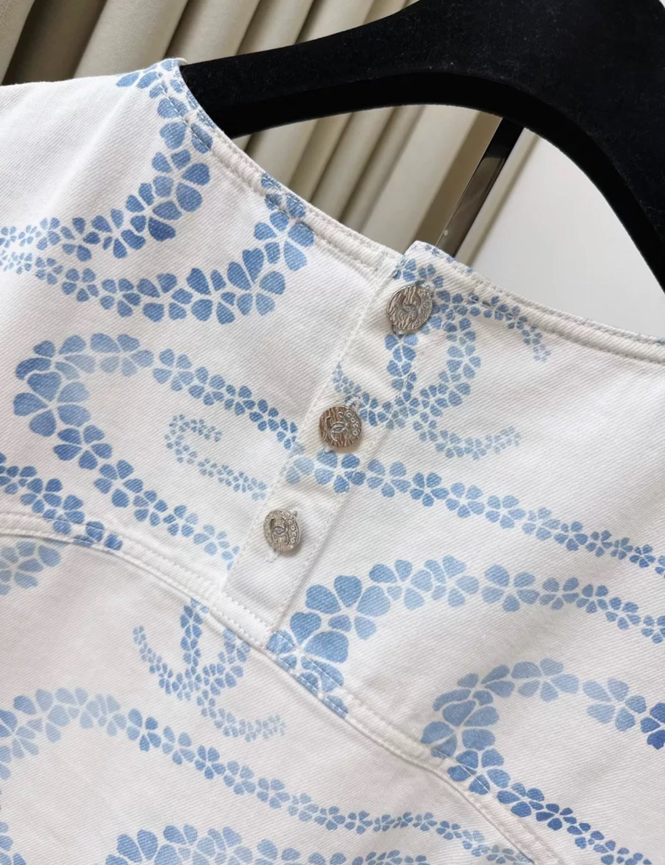 Chanel 25M coco beach blue & white Top