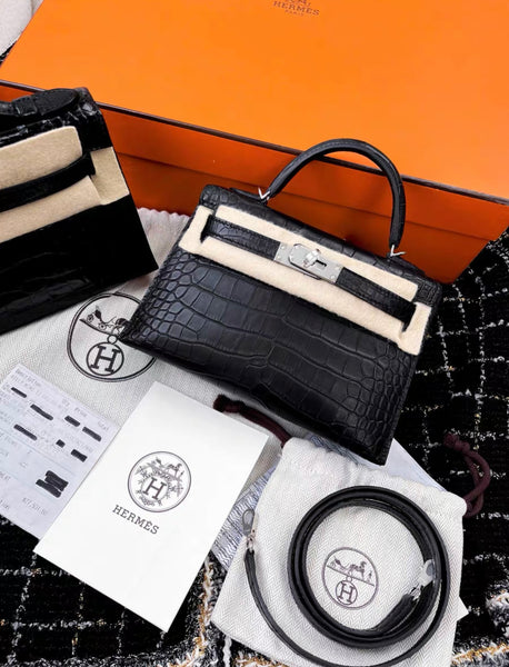 保存袋付き未使用品✨ペリーコ　アネッリ　スウェード　黒　スクエアトゥ　35 HERMES KELLY 20 MINI SELLIER NOIR BLACK ALLIGATOR MAT MATTE