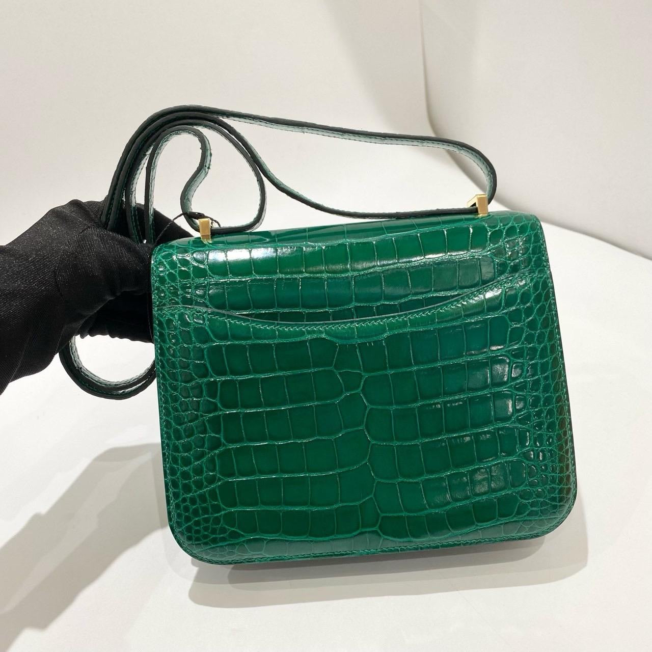 Hermès Constance 18 Vert Emeraude Alligator Mississippi Lisse Gold Hardware