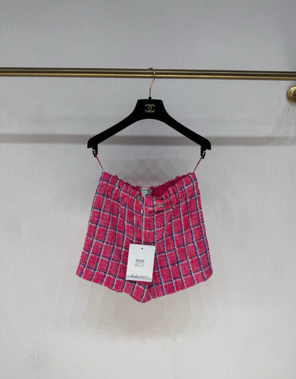 Chanel 24P pink tweed shorts size 34