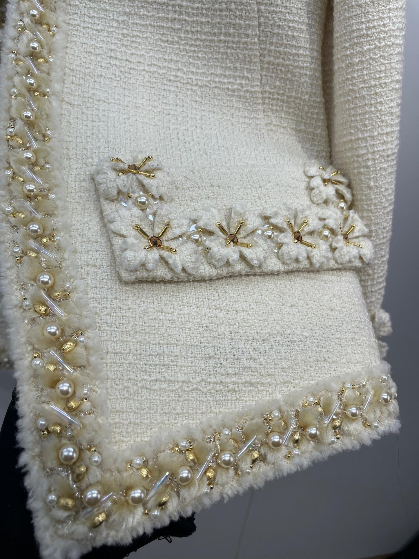 Ultra rare Chanel 2020 écru white tweed   jacket