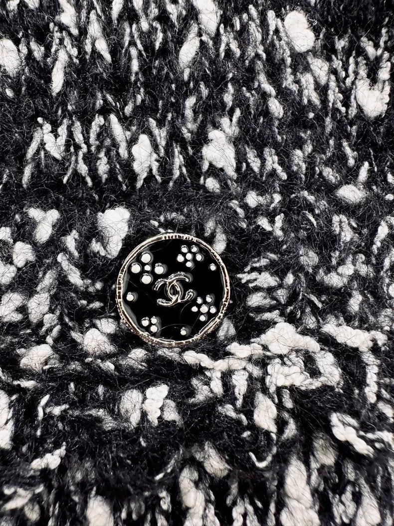 Chanel 25B black & white tweed jacket & skirt set