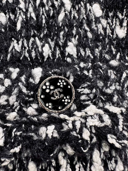 Chanel 25B black & white tweed jacket & skirt set
