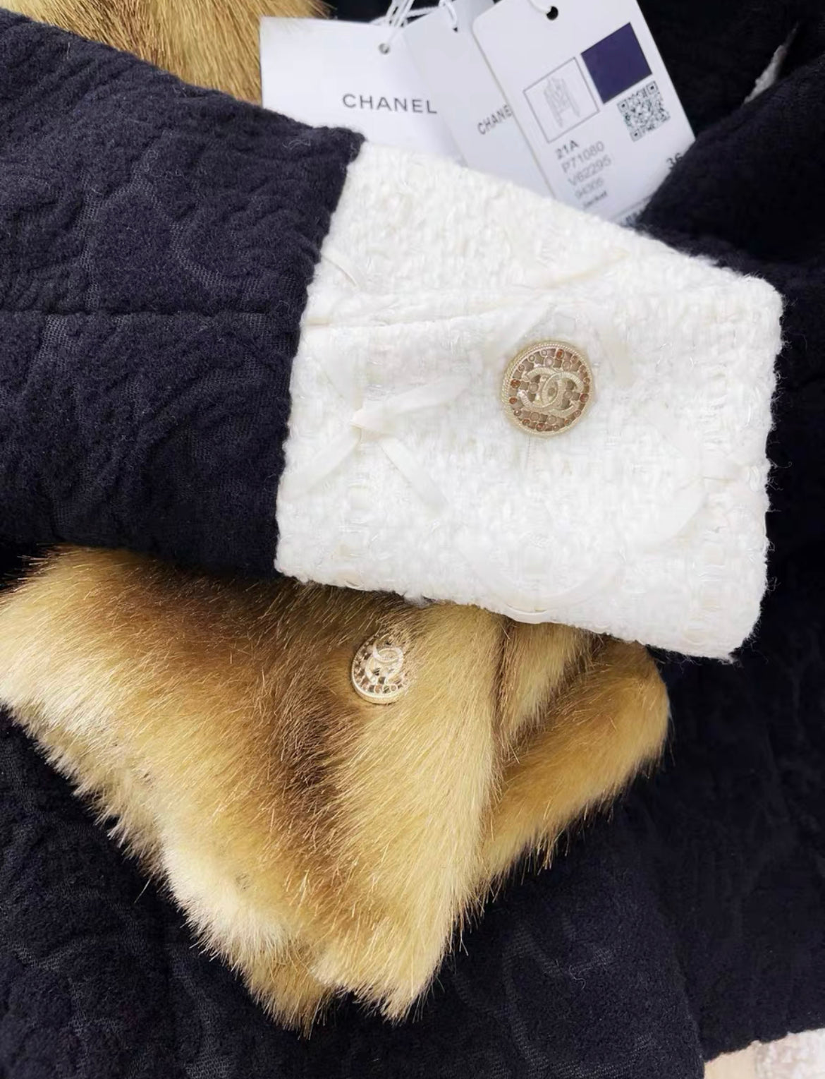Rare Chanel 21A Camellia Fur Jacket size 36 – Wararni.com