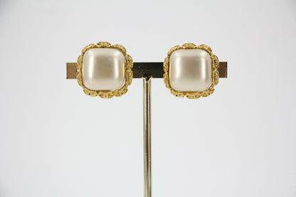 Chanel Vintage 91 Imitation Pearl Square Gold-Plated Clip-on Earrings