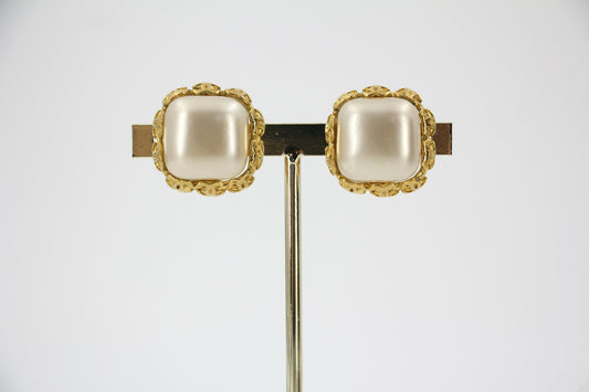 Chanel Vintage 91 Imitation Pearl Square Gold-Plated Clip-on Earrings