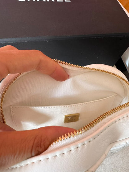 Chanel 22SS White Heart Bag Small size
