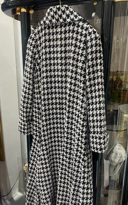 Rare CHANEL 17k white & black Houndstooth Coat size 42