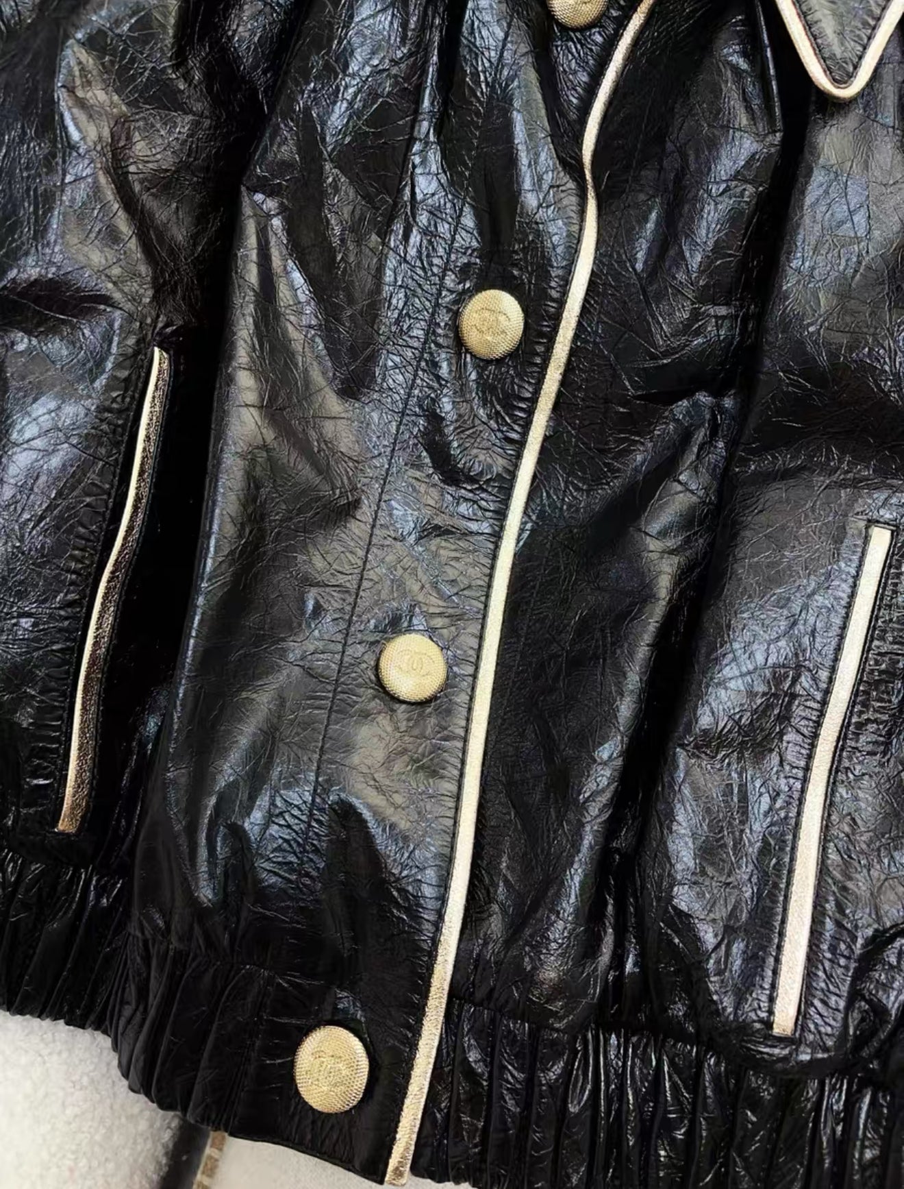 Chanel 22SS black gold two-pocket leather jacket