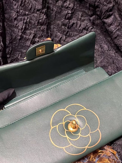 CHANEL Calfskin Quilted Brasserie Gabrielle Menu CC Clutch Green